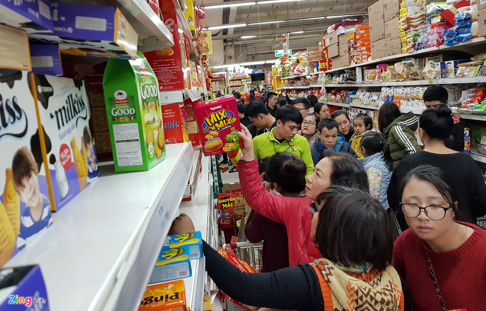 Người Hà Nội tấp nập đi sắm Tết sớm